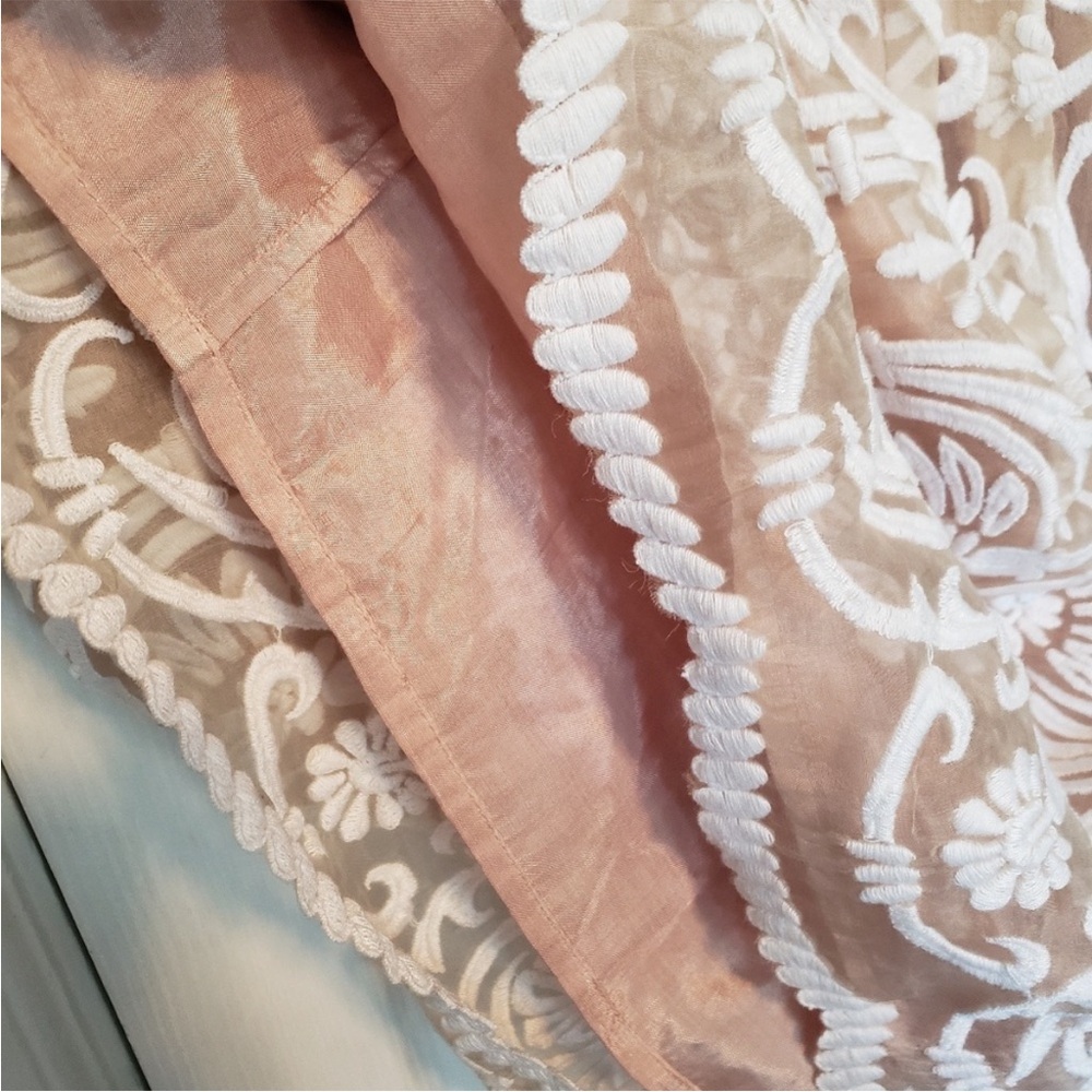 Elegant Cream Lace Dress - Picture 8 of 10
